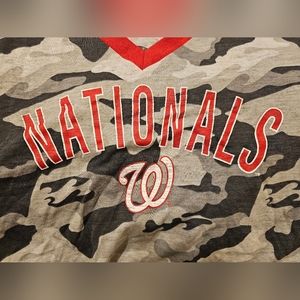 NWT Washington Nationals v-neck t-shirt. Size:XL.